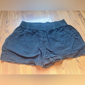 Women’s elastic waistband shorts